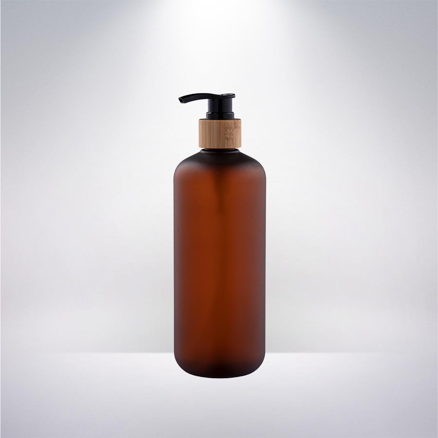 500 ml PET Boston ronde 24410 lotionpomp met bamboe kraag